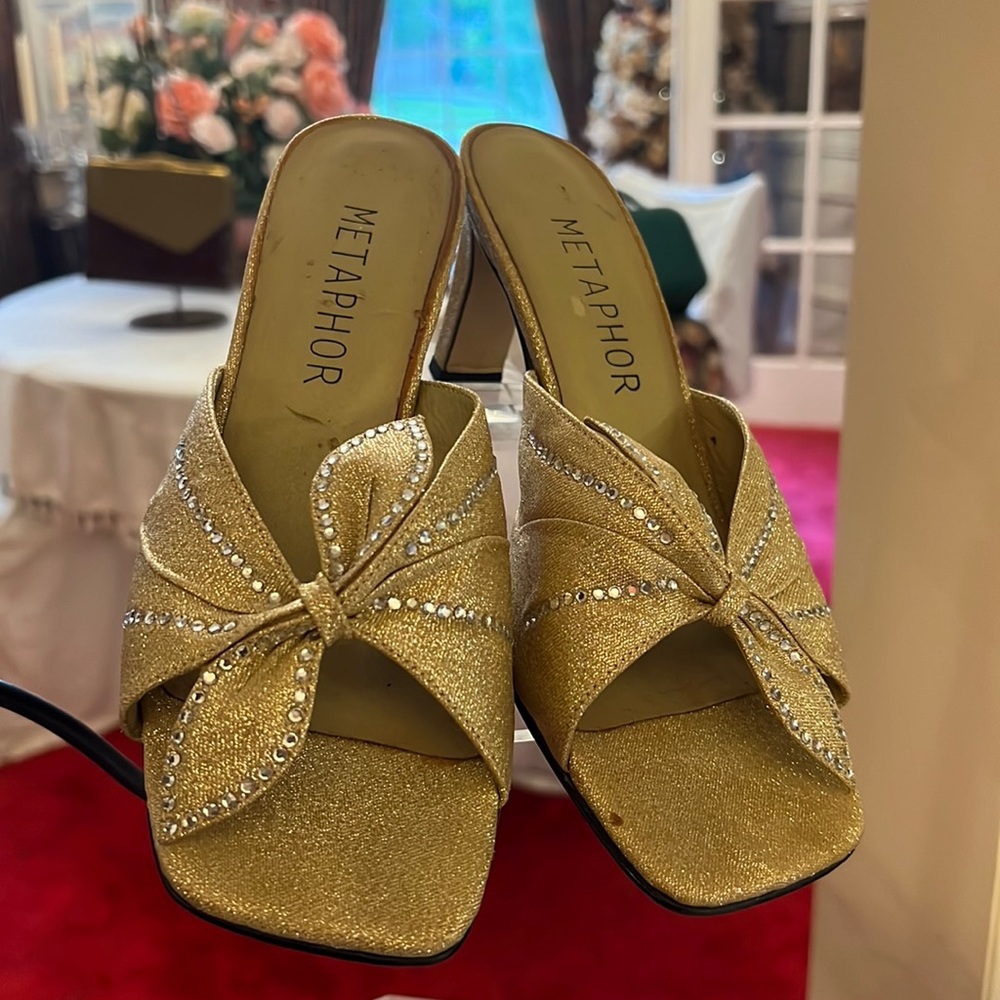 VTG 7 Gold open-toe slip on sandals with rhinestones